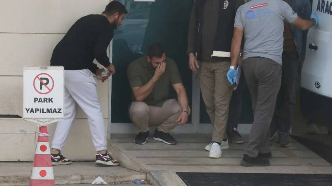 Antalya’da Aile Katliamı Zanlısı Polis Adliyede Sessiz Kaldı! 4